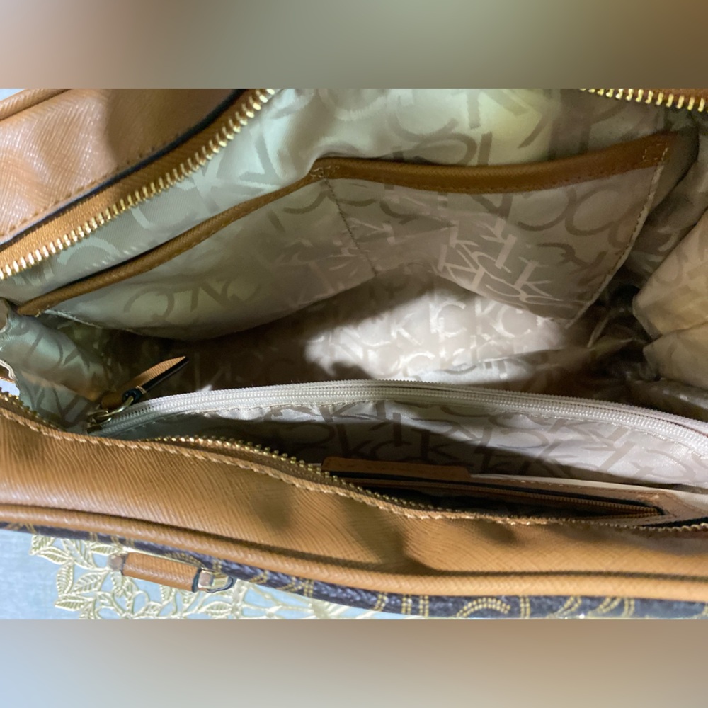 ❤️🥰❤️Calvin Klein Brown & Gold Monogram Shoulder Crossbody Purse W/ CK Charms - Picture 8 of 14